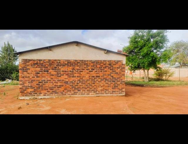 2 BEDROOM HOUSE FOR SALE IN MANKWENG
